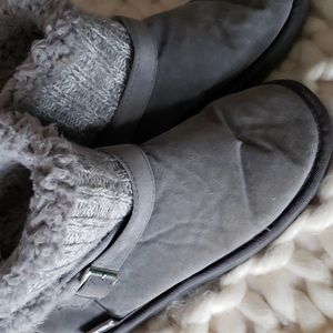 Muk Luks Suede Booties sz 9